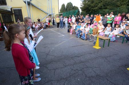 PRVI ŠOLSKI DAN SPREJEM PRVOOLČKOV CERKNICA 09 FOTO LJUBO VUKELIČ